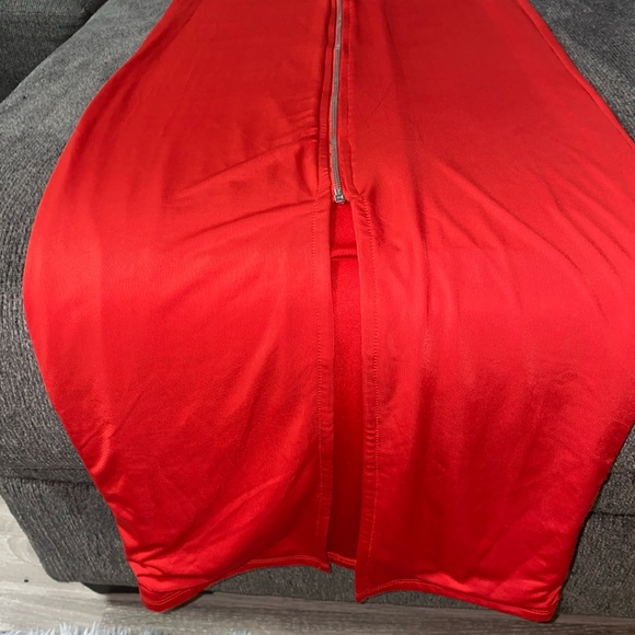 Super sexy and comfortable Red maxi dress with low cut V open back, zip up - Picture 5 of 6